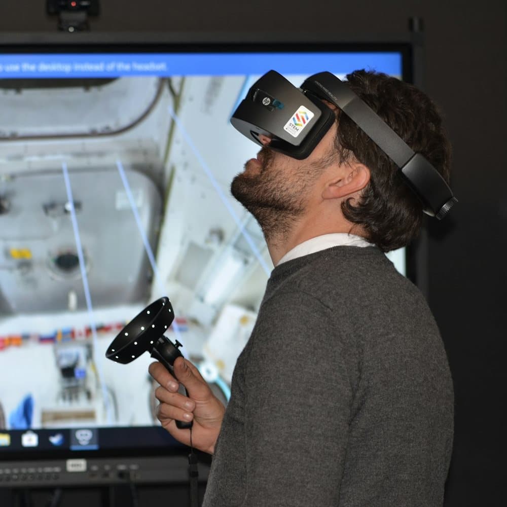 An engineer exploring a digital twin in virtual reality